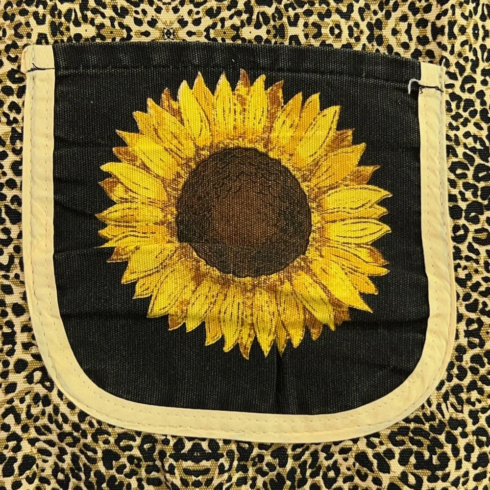 Hobby Lobby Womens One Size Yellow Leopard Sunflower Ruffle Kitchen Apron